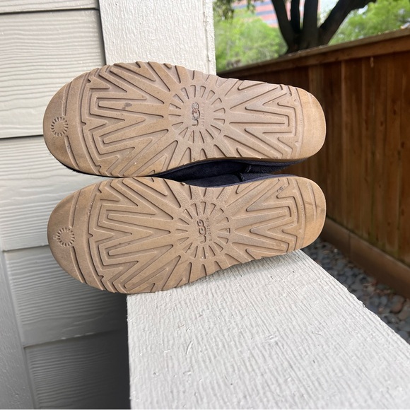 UGG Cozy Comfy Blue Sheepskin Leather Mid-Calf Casual Boots Button Lined WMN’s 8 - Picture 10 of 11